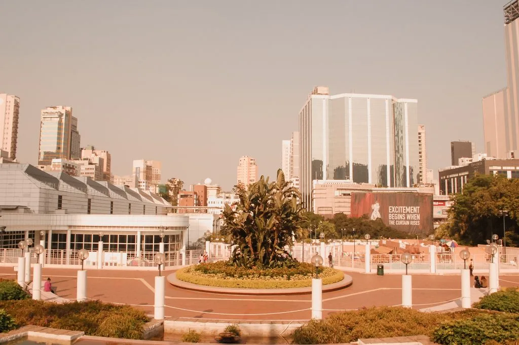 ALT="hong kong top attractions kowloon park"