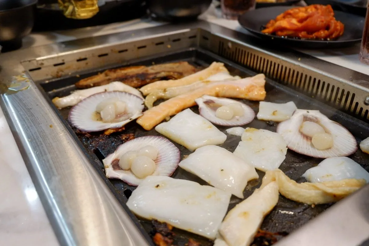 ALT="four in love with unlimited japanese seafood and meat"