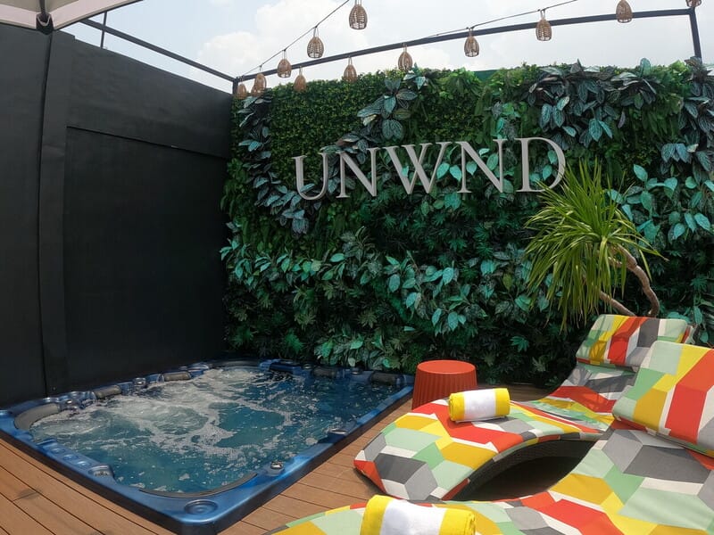 unwnd lux hostel in makati
