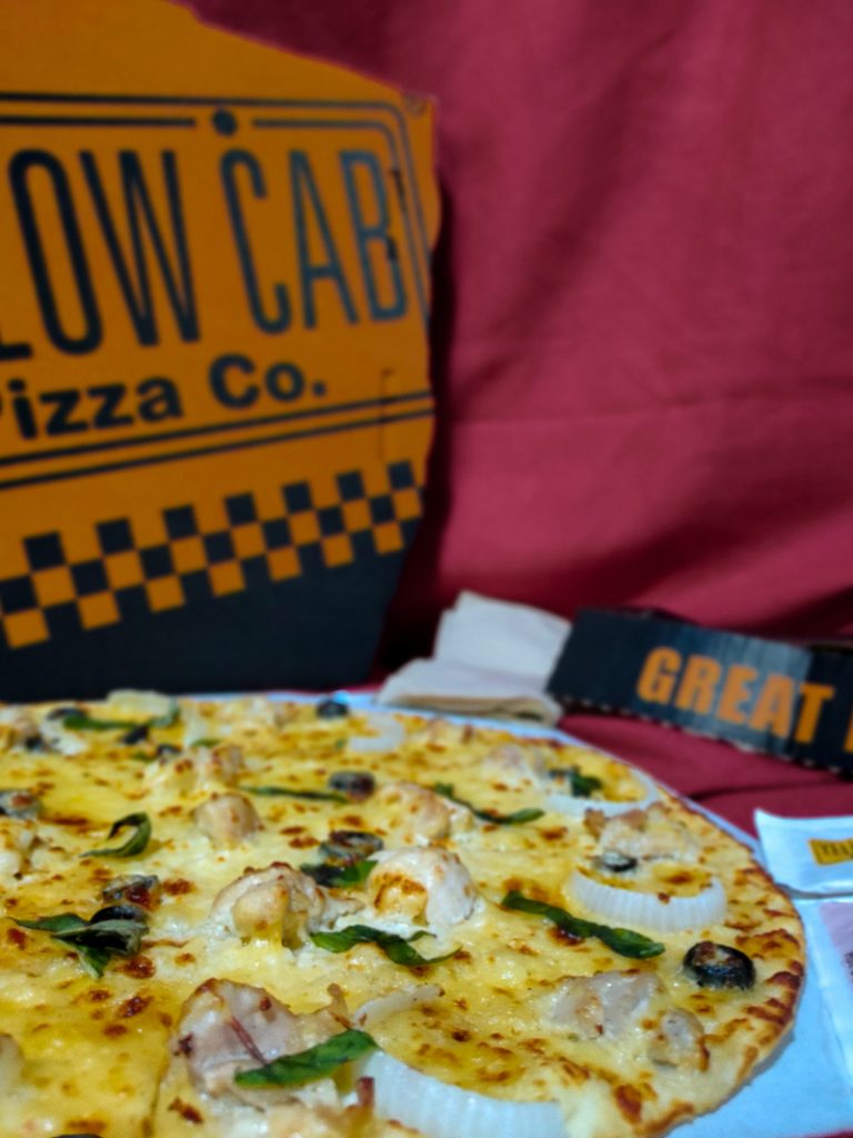 yellow cab chicken alfredo pizza