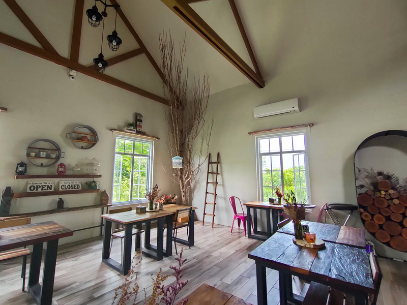the interior look of the old grove farmstead cafe