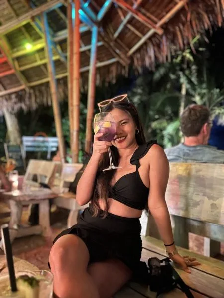 dinibeach bar and restaurant in boracay