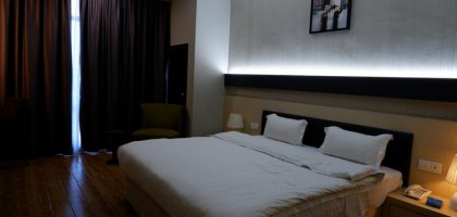 the standard of lintas platinum hotel